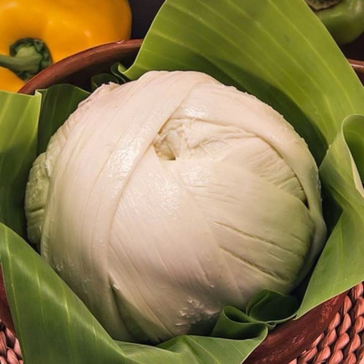 Bola tradicional de queso Oaxaca fresco